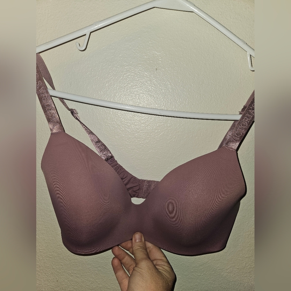 Victoria Secret Womans Tshirt Bra Size 32DD
